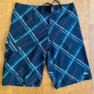 Quicksilver boys lg swim trunks